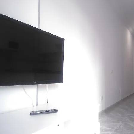 Bernardo De La Torre Apartment *